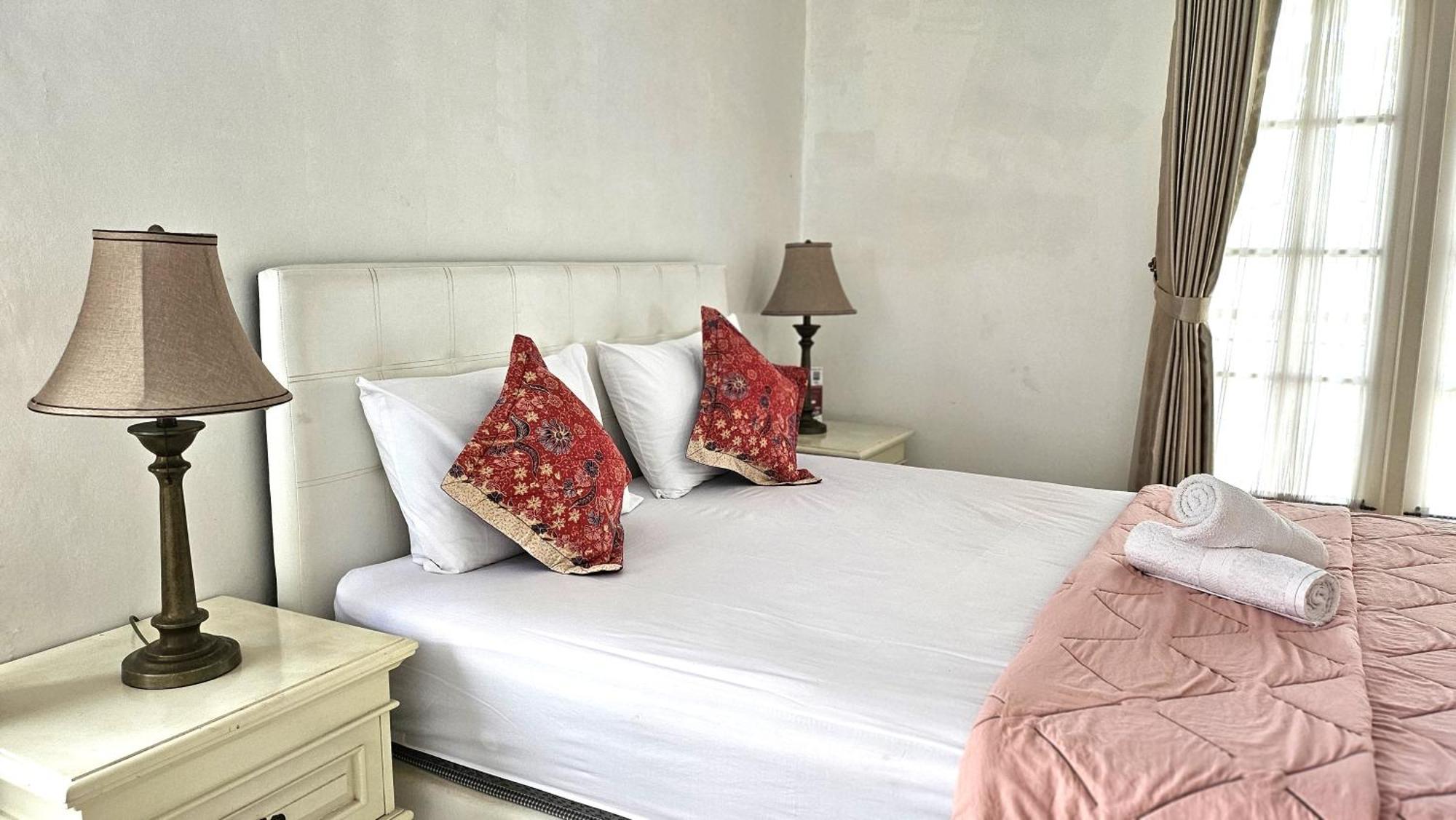 Surokarsan 9 House Yogyakarta Hotel Værelse billede